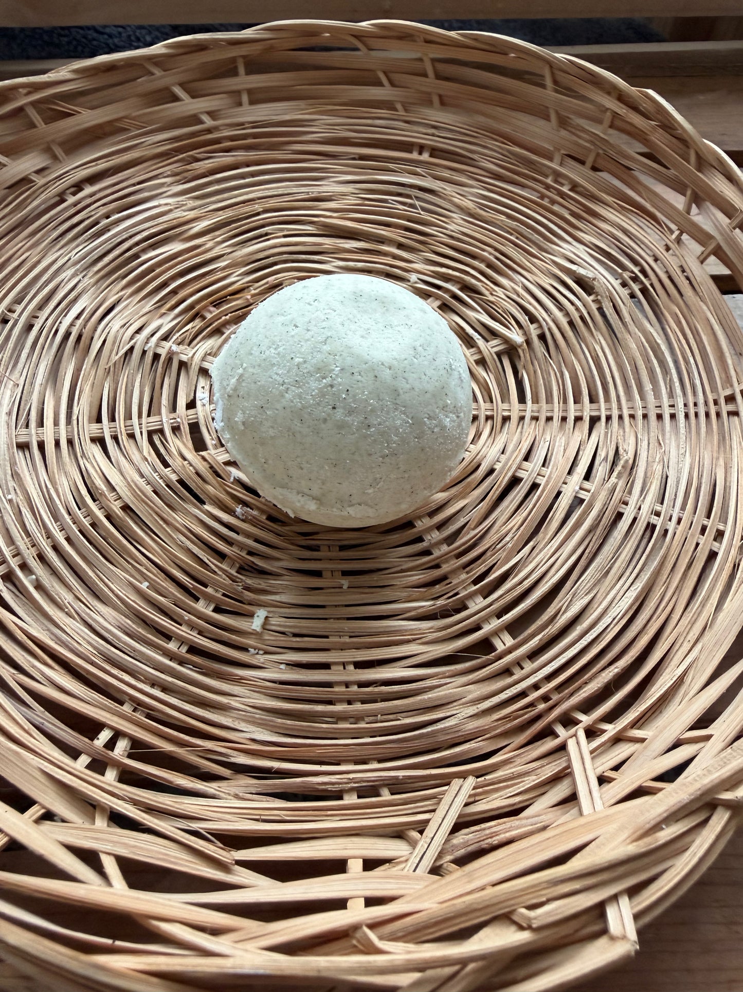 Coconut Lime Bath Bomb - Nourishing Spa Experience